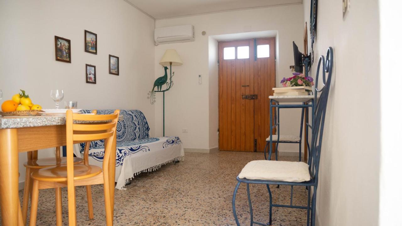 Appartamenti Melograno E Fico Loculi Exterior photo